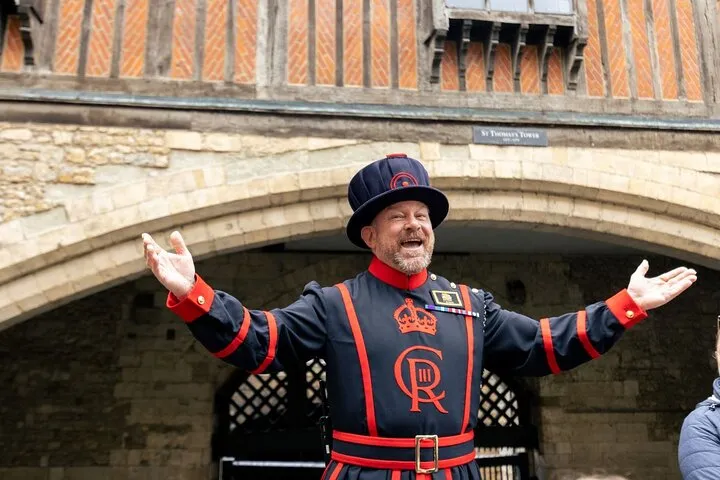 Tower of London & Crown Jewels Tour with Beefeater Meet & Greet