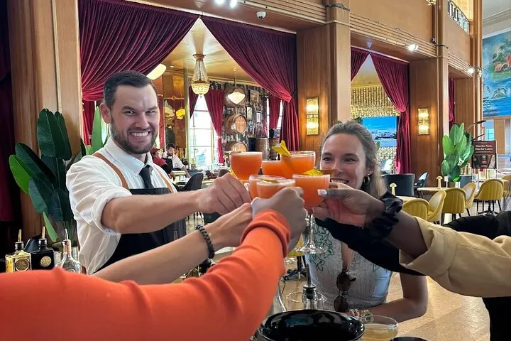 San Francisco Gin Cocktail Class with Bay Views | Gold Bar