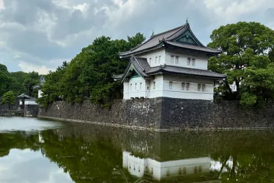 Tokyo Imperial Palace History Tour with expert longtime resident