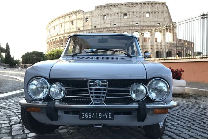 4 hour Guided Tour in Vintage Alfa Romeo through Rome