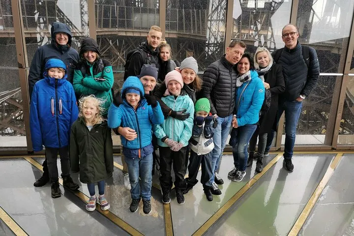 Paris: Eiffel Tower Guided Tour to Summit