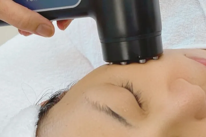 Tokyo Private Intensive Facial care 80 min with Gift