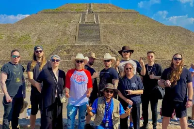 Trip to the Pyramids of Teotihuacan without Tourist Traps