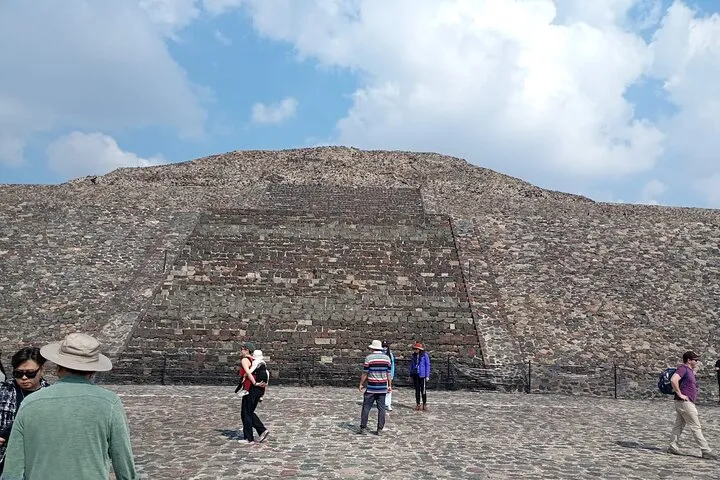 Grand Tour Teotihuacan 3 Cultures and Santa Basilica of Guadalupe