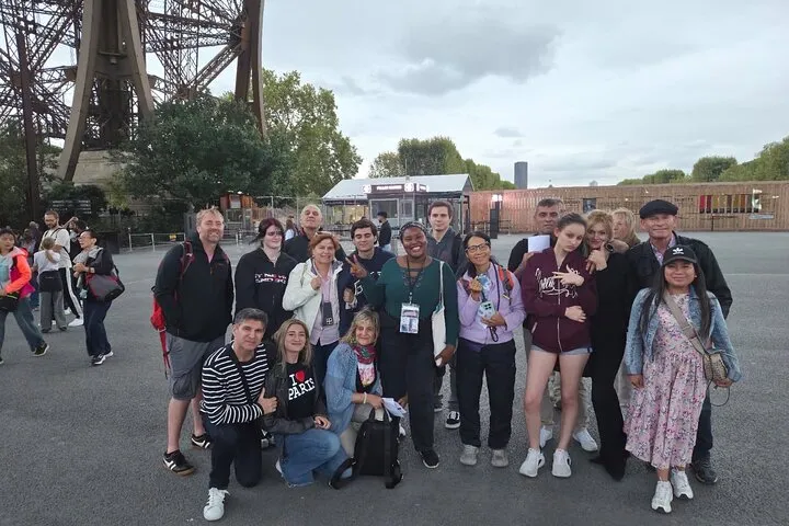 Eiffel Tower Small Group Tour with Second Floor Reserved Access