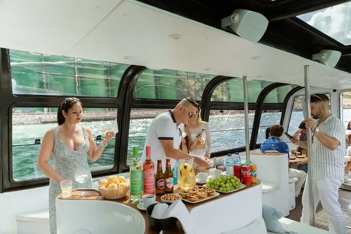 Lisbon Premium Cruise with Sangria, Pizza & Music