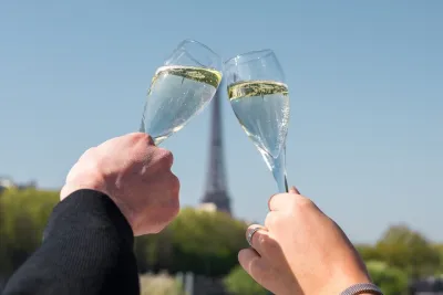 Bateaux Mouches® Sightseeing Cruise in Paris with Champagne