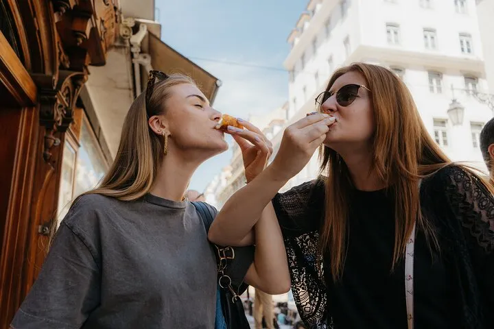 Eating Lisbon Food & Tuk Tuk Tour with Tastings