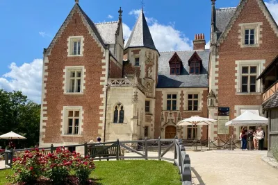 Loire Valley Castles Chenonceau Amboise & Da Vinci Small Group