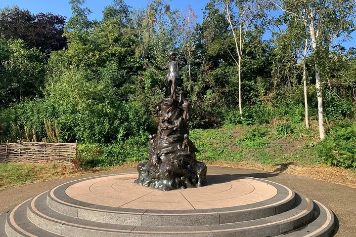 Kensington Garden Self Paced Mini Walking Tour and Scavenger Hunt
