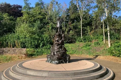 Kensington Garden Self Paced Mini Walking Tour and Scavenger Hunt