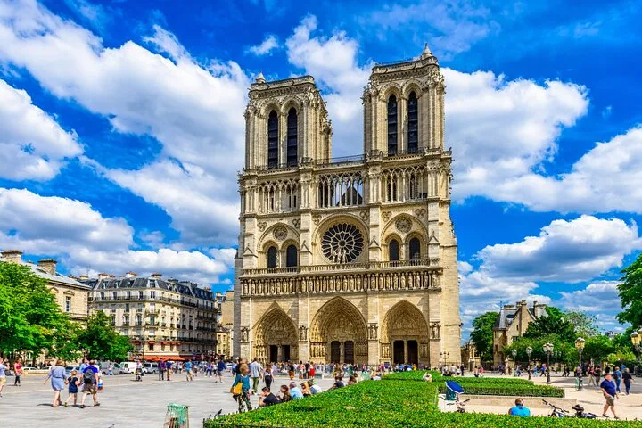 Ile de la Cité immersive theatrical tour in French