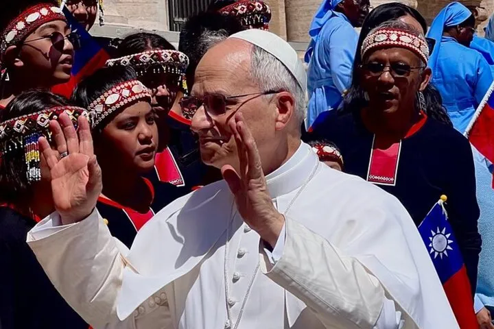 Easter Eve Mass with Pope Leo XIV - Private tour from Rome