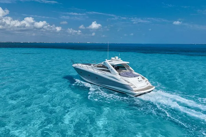 Luxury 52ft Sunseeker Yacht Rental in Cancun