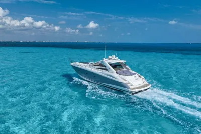 Luxury 52ft Sunseeker Yacht Rental in Cancun