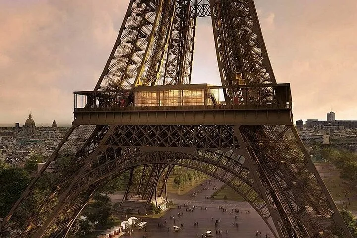 Private Eiffel Tower Tour and Dinner with River Cruise and Pickup