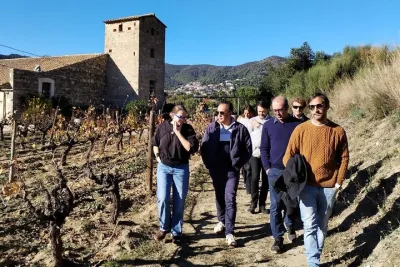 Sailing excursion Barcelona and visit to a winery in Tiana