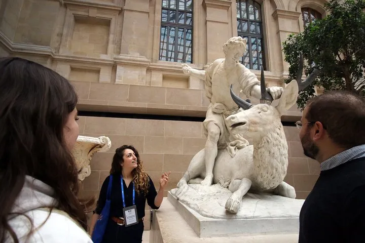 Louvre Exclusive Tour – Private Guide & Hotel Pickup in Paris