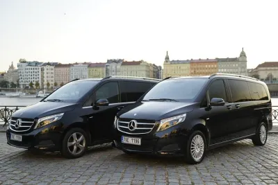 Private Round Trip Minivan Transfer to Versailles from Paris
