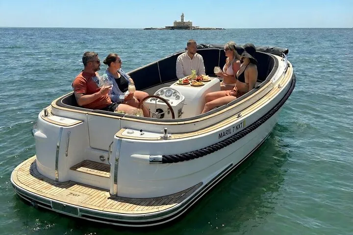 Lisbon Luxury Relax Boat Tour with Open Bar & Snacks
