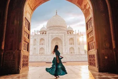 Taj Mahal Sunrise Tour from Delhi – All Inclusive Day Trip