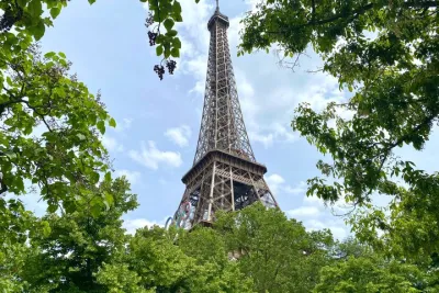 Eiffel Tower Tour up to the Summit by Lift with a Private Guide