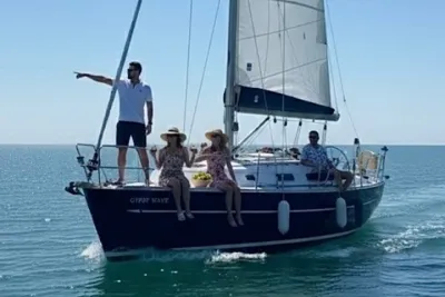 Lisbon Sunset Private Sailing with Open Bar & Pizza