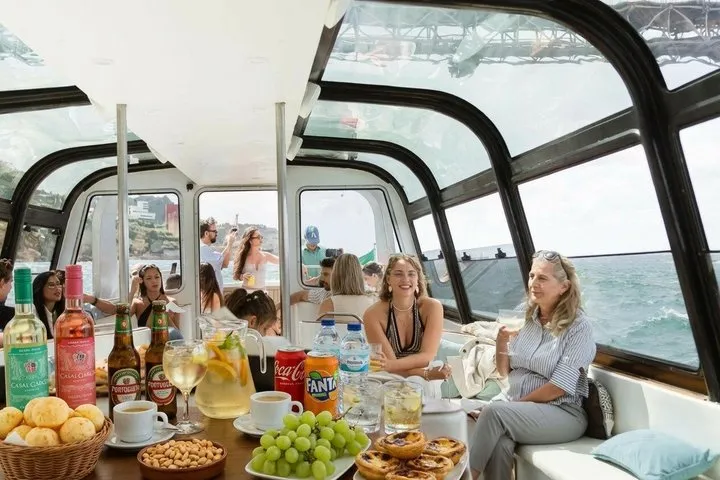Lisbon: Private Boat Rental with Live DJ and Open Bar