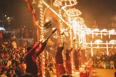 Varanasi Landmark Evening City Tour - Aarti, Boating & Witnessing the GOD