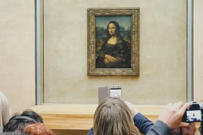 Louvre Museum Walking Tour (Small Group)