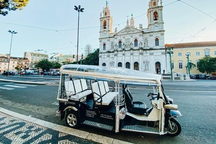 1 Hour Scenic Tuk Tuk Tour through Chiado and Bairro Alto + Ebook