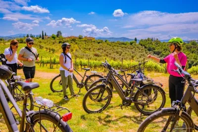 Tuscan Hills E-Bike Tour with Farm Experience and Lunch