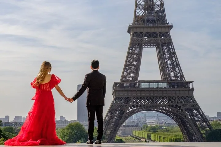 Eiffel Tower Photoshoot. ONE PRICE (Solo, Couple, Group Up to 99)