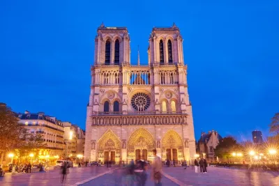 Notre-Dame Entry with Multilingual Audio Guide App