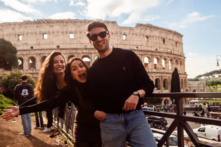 Rome:Private Photographer Experience with Colosseum &Forum Access