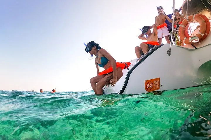 Isla Mujeres All-Inclusive Catamaran & Snorkeling Tour