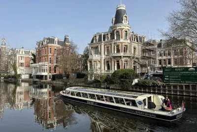 Private Schiphol Layover: Amsterdam Walk & Canal Cruise