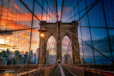 Brooklyn Bridge Sunset Walking Tour with DUMBO and Treats