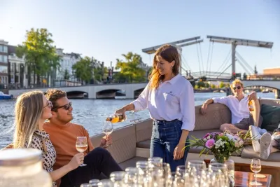 Amsterdam: 2-Hour Canal Cruise incl. Drinks & Dutch Snacks
