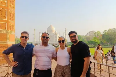 From Delhi: Sunrise Taj Mahal Day Trip