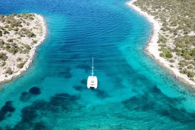 Athens Riviera Full Day Catamaran Cruise to Sounio with Lunch