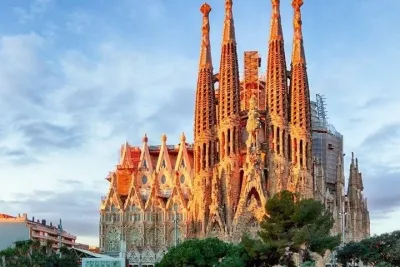 Sagrada Familia Semi Private Tour Skip-the-line