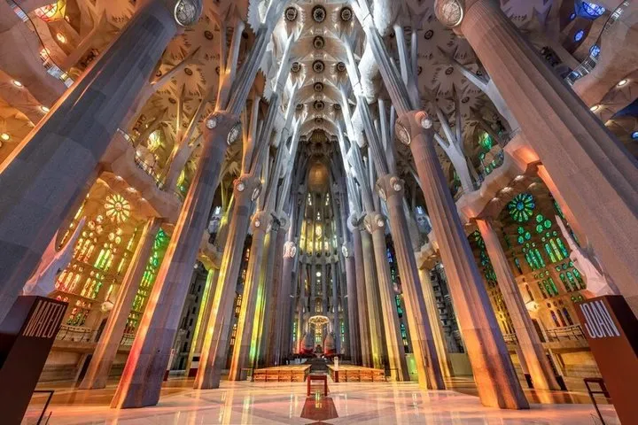 Barcelona Sagrada Familia Semi Private Tour Skip-the-line tickets