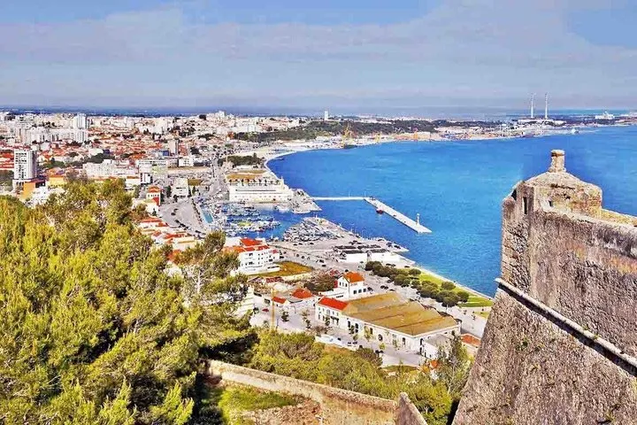 Setúbal : Tile factory visit and wine tasting (2 Wines)