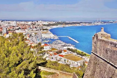 Setúbal : Tile factory visit and wine tasting (2 Wines)