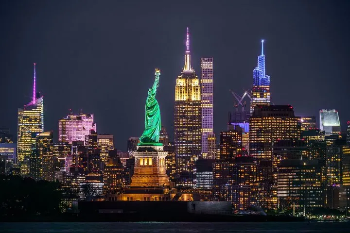 NYC at Night: Luxury Bus Tour of Top City Highlights