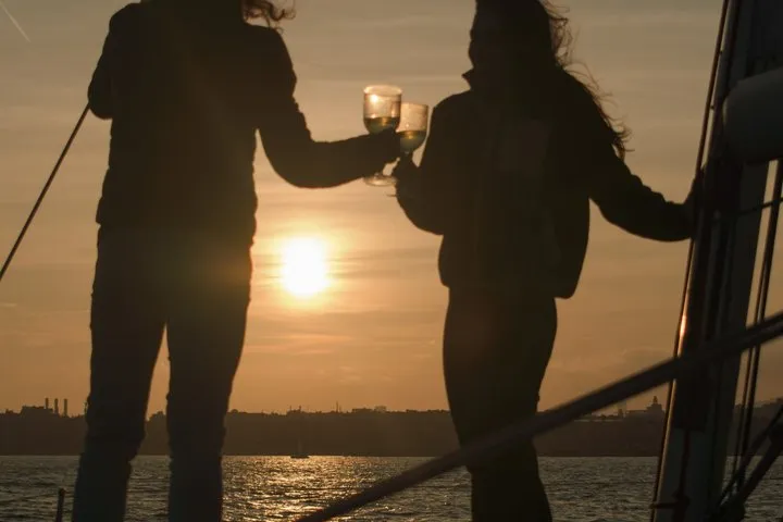 Barcelona Sunset Sailing Cruise with Drinks and Snacks