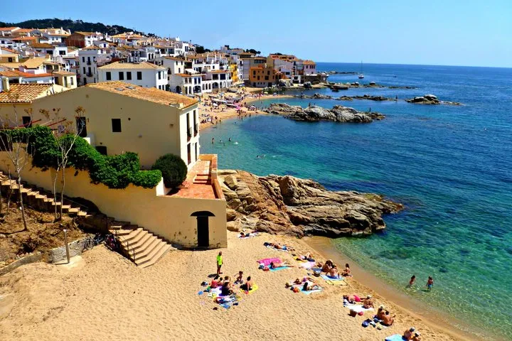 Girona and Costa Brava Coves Walking Tour