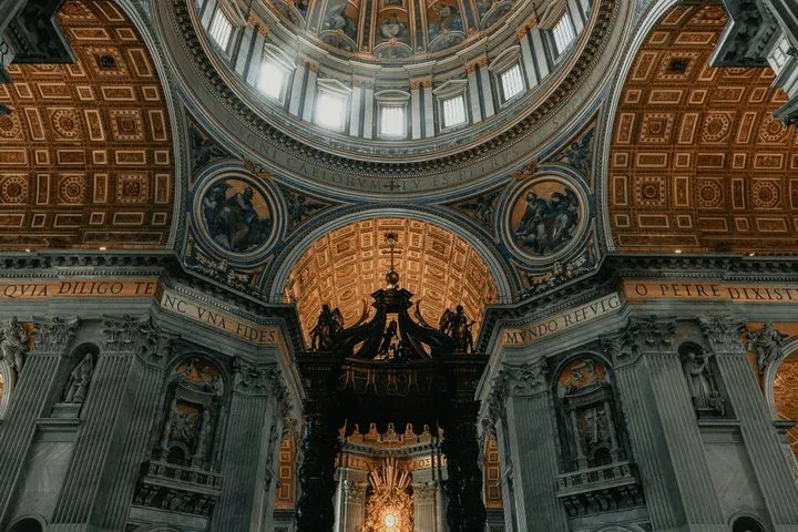 Vatican Walking Tour of Saint Peters Basilica and Papal Tombs