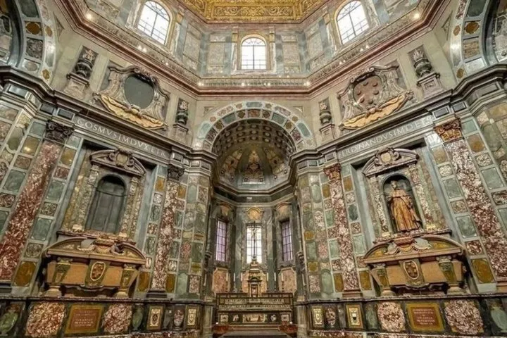 Semi-Private Michelangelo Experience David and Medici Tombs